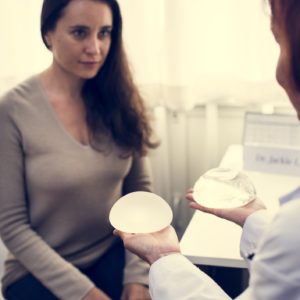 ניתוח פלסטי בחזה