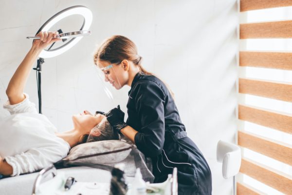 איפור קבוע עיניים איליינר