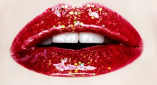 הצללת שפתיים