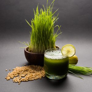 מיץ עשב חיטה ירוק ותוספי תזונה
