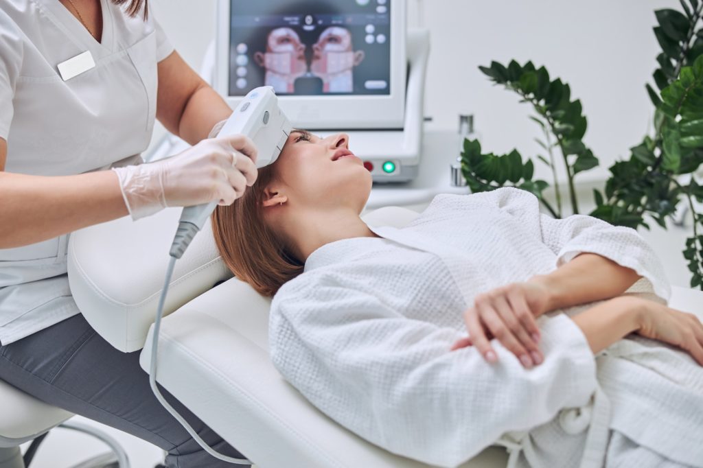 ניתוח להסרת נקודות חן