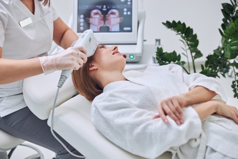 ניתוח להסרת נקודות חן