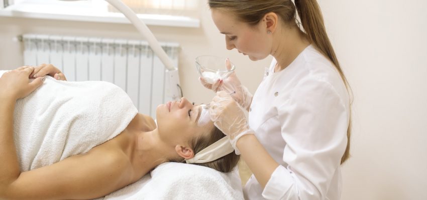 טיפול באקנה בקרקפת הראש