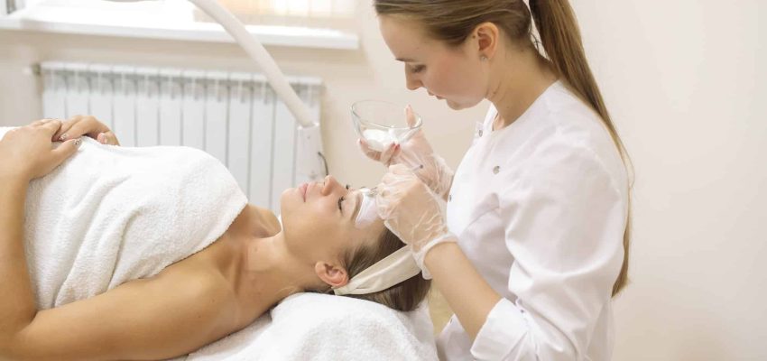 טיפול באקנה בקרקפת הראש