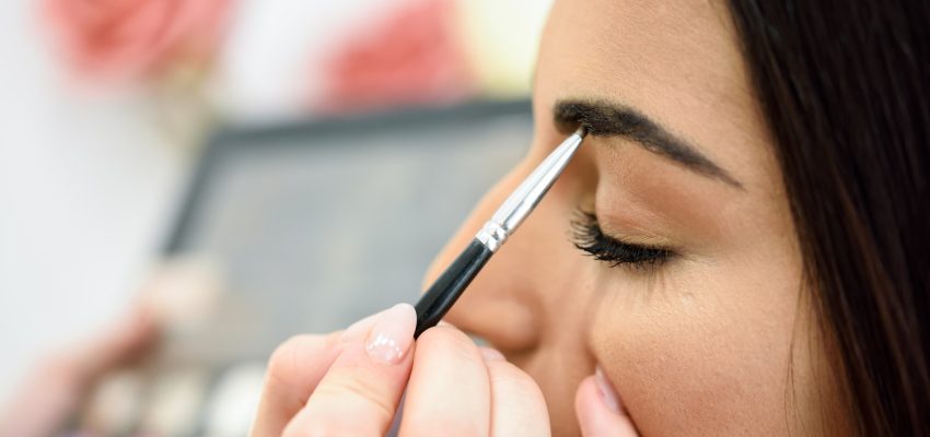 הצללה לגבות